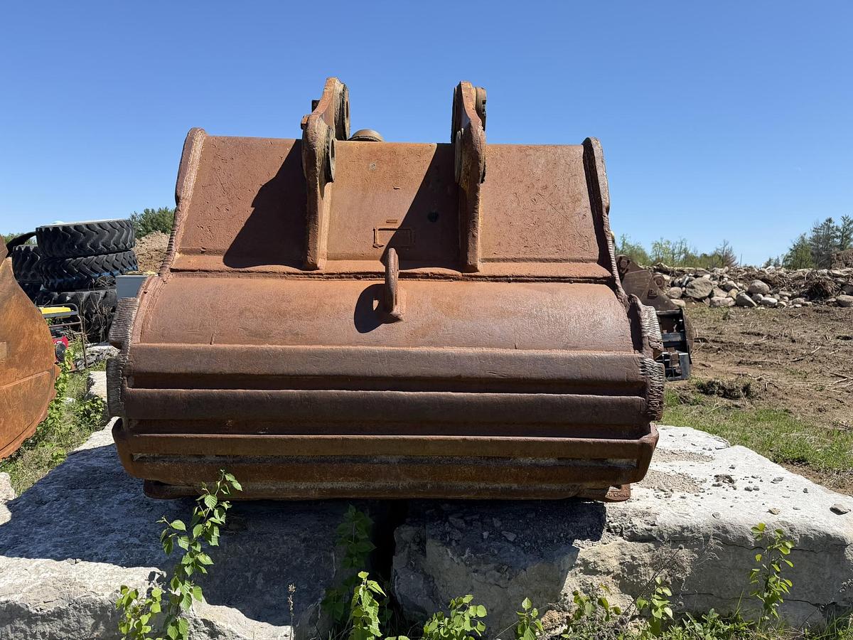 Used Caterpillar 374D, 5 Yard 74" Extreme Duty Rock Bucket
