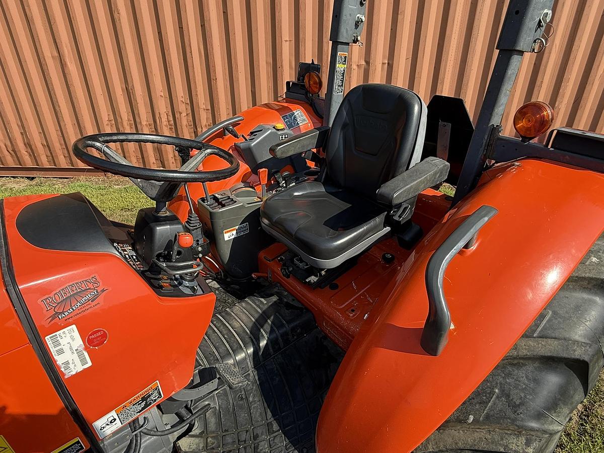 Used 2018 Kubota M7060 Rops, 4WD, Loader Tractor