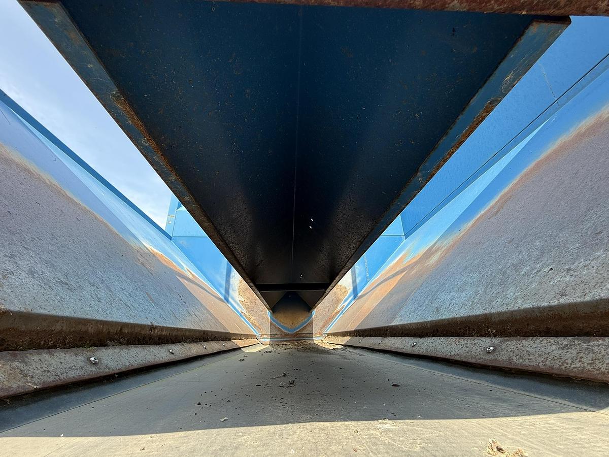 Used WBM 250 CWT (25 ton) Hopper Even Flow