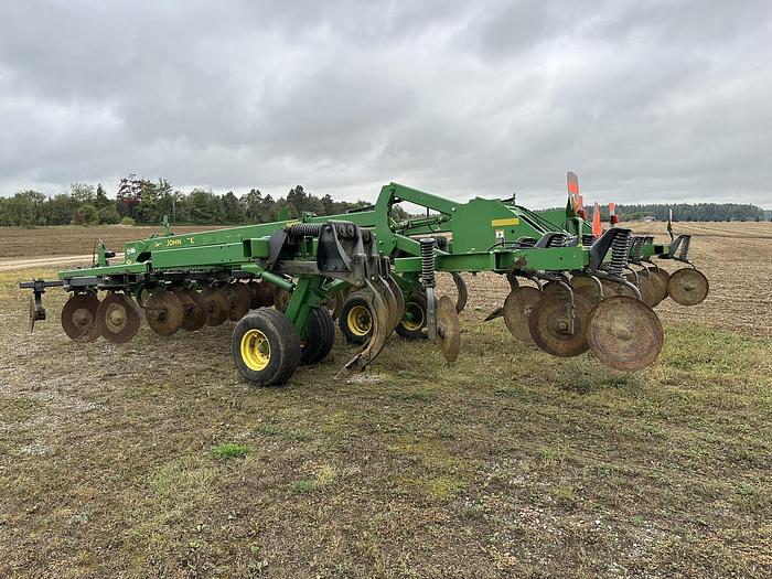 Used John Deere 2700 7 Shank Disk Ripper