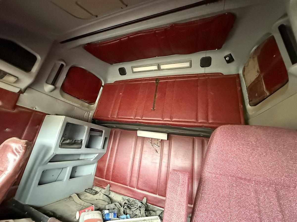 Used Freightliner FLB Cab Over, Cat 350, 13 Speed