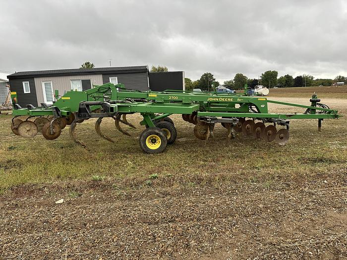 Used John Deere 2700 7 Shank Disk Ripper