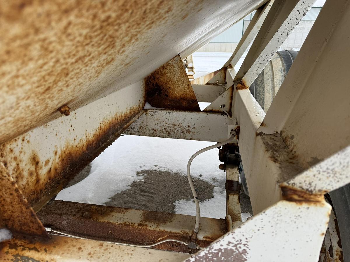 Used Willmar Super 800, 8 ton, Float Tires, Stainless Hopper