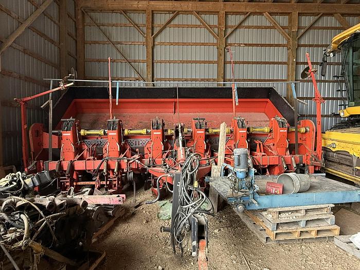 Used 2013 Grimme GL36Z 6 Row Cup Planter