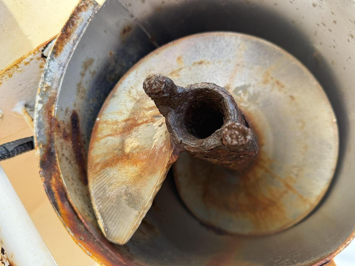 Used GMC Brigadier, 3028 Cat, Willmar Loadrunner 10