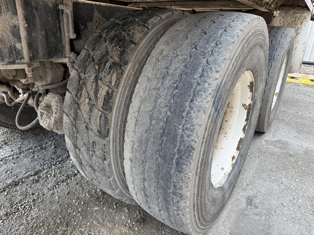 Used 1999 Mack Potato Bulk Box On Mack Truck