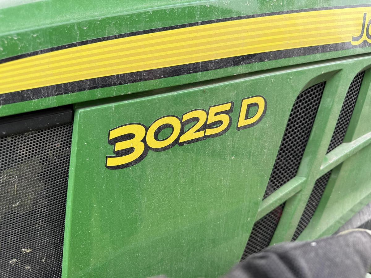Used 2022 John Deere 3025D Loader Tractor, 4X4, 2 SCV's