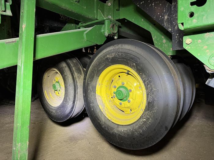 Used 2013 John Deere 455 35', Markers, Scale