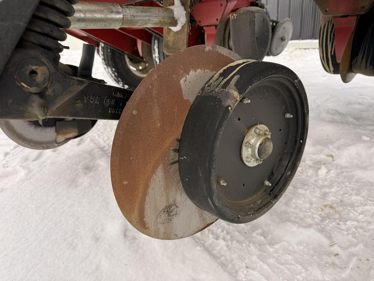 Used 2005 White 8106