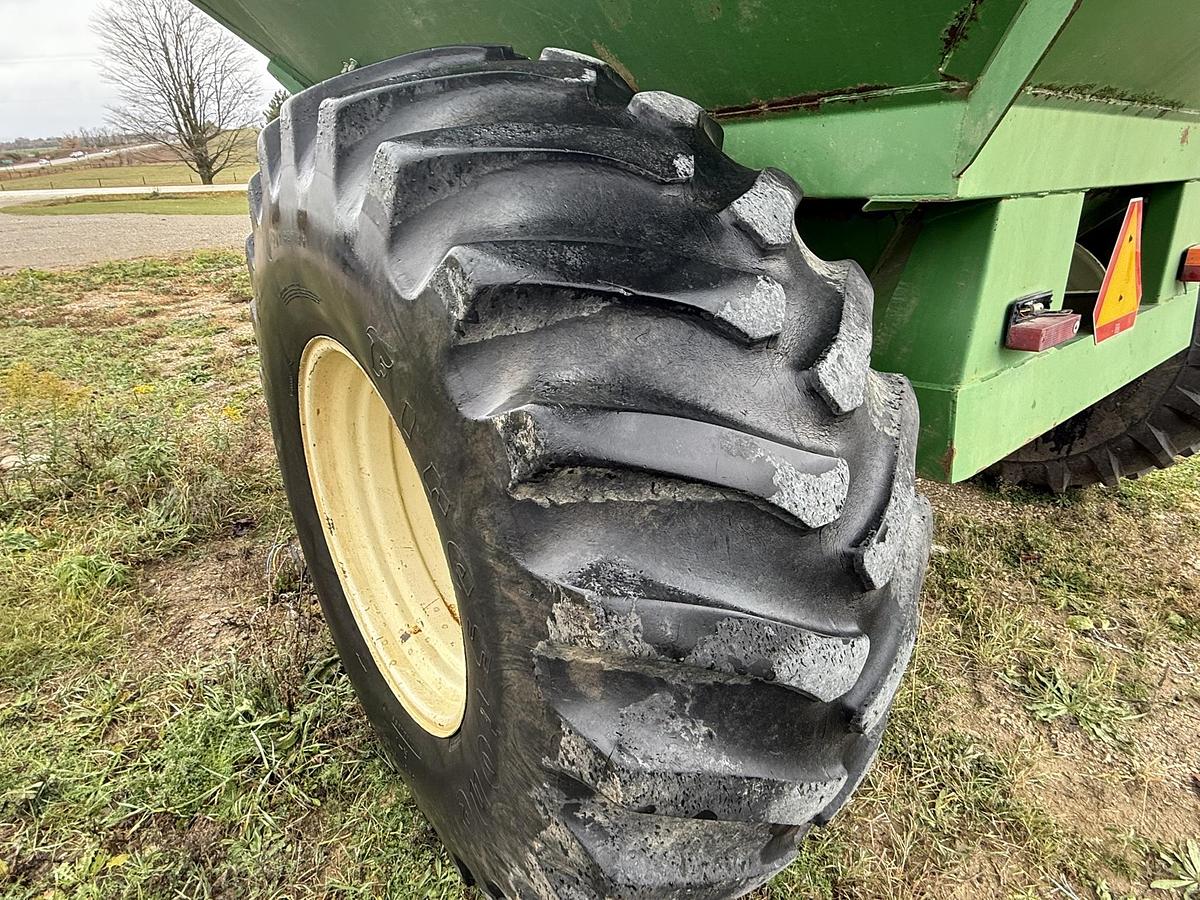 Used Unverferth 5000, Tarp, Lights, 500 Bushell