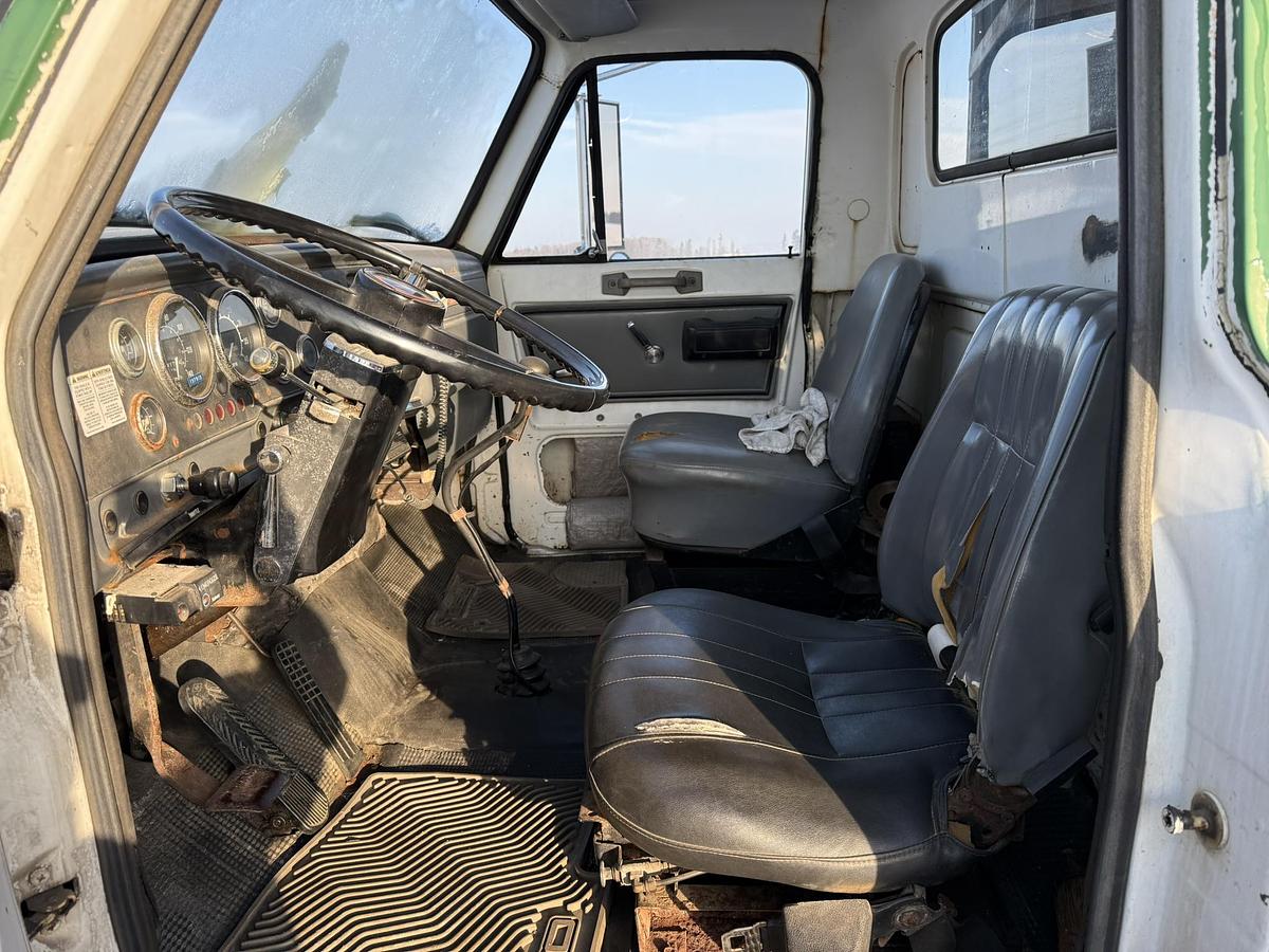 Used GMC Brigadier, 3028 Cat, Willmar Loadrunner 10