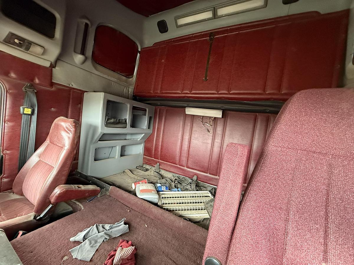 Used Freightliner FLB Cab Over, Cat 350, 13 Speed