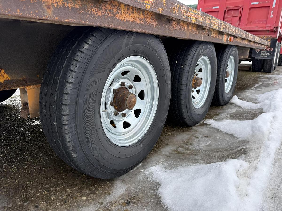 Used Hudson 23' Deck Over, Tri-Axle, Ramps