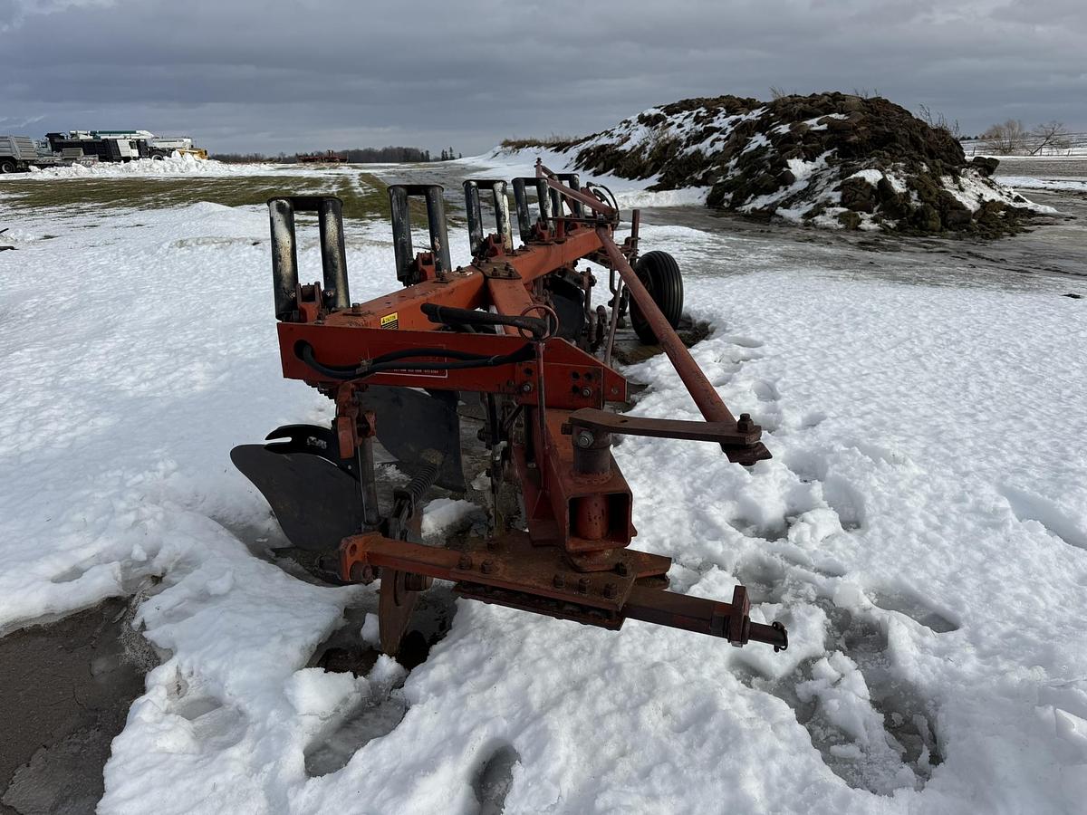 Used International 710 5 Furrow Plough