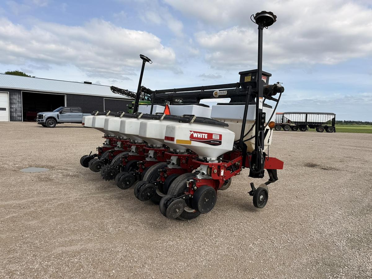 Used 2005 White 8106 6 Row Corn Planter, Precision Row Units