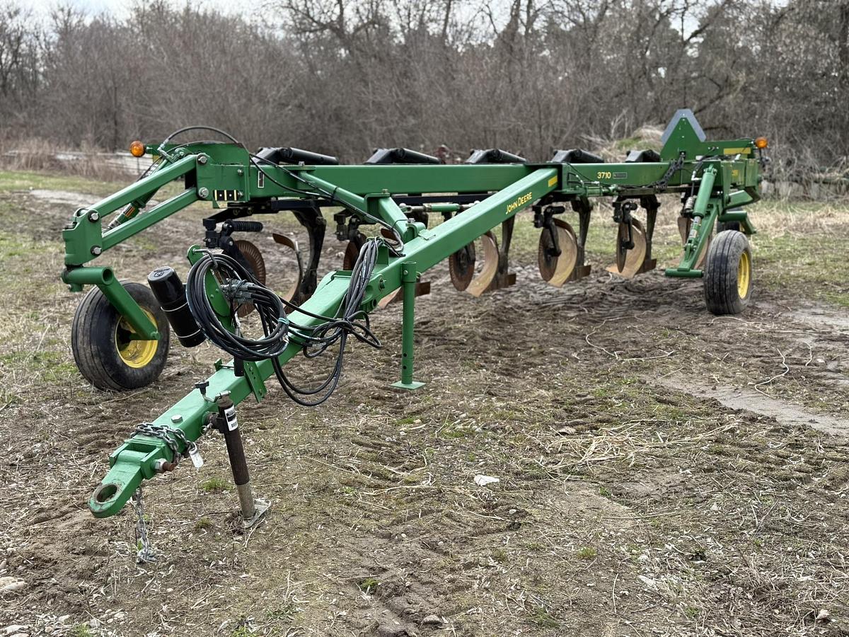 Used John Deere 3710 6 Furrow On Land Plow Spring Reset