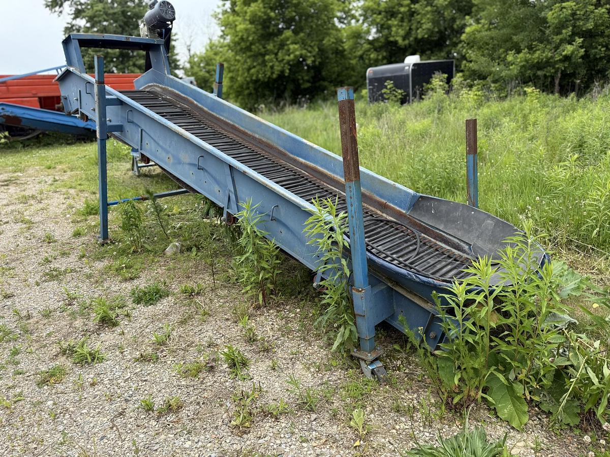 Used Alliston Machinery Lead In Conveyor 13' Long, 30" Belted Chain