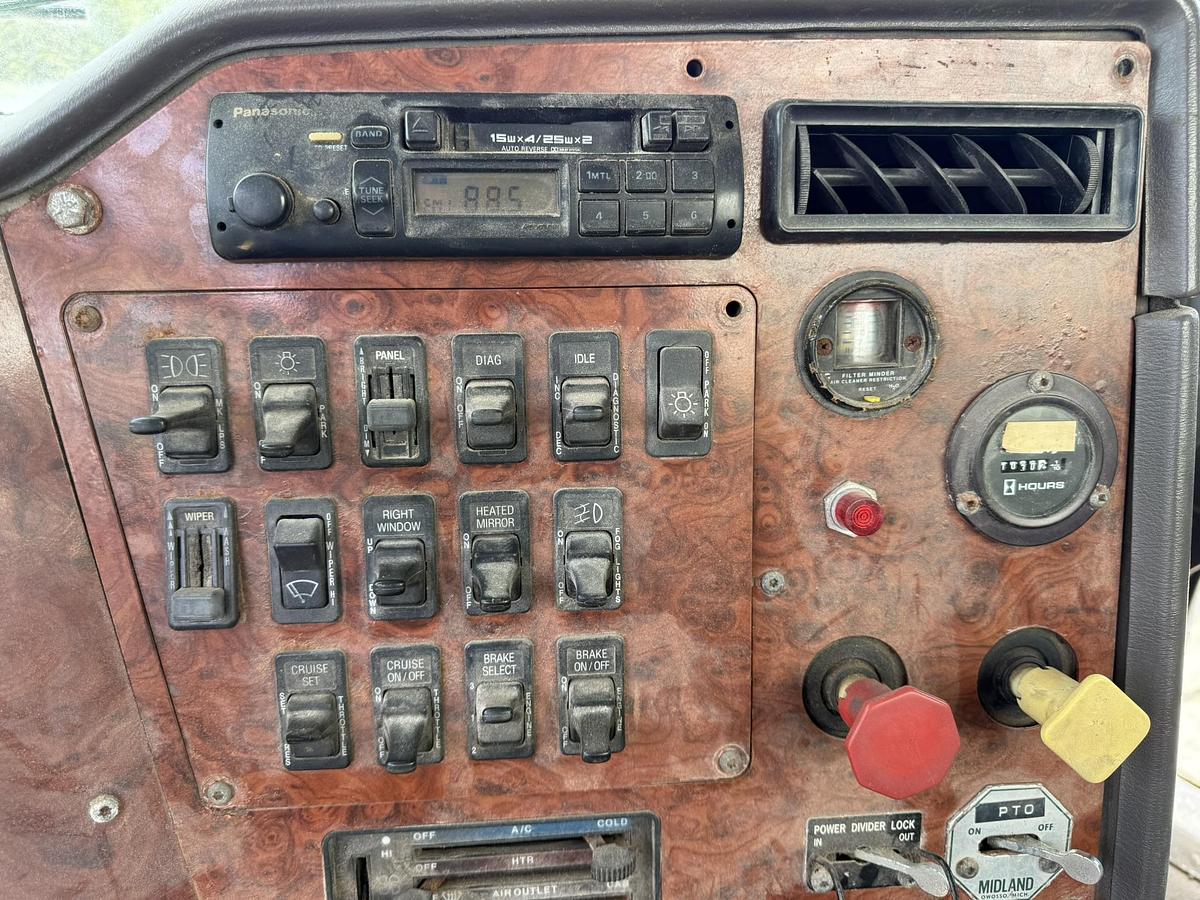 Used 1995 International Adam's 16 Ton Side Shooter Tender Box