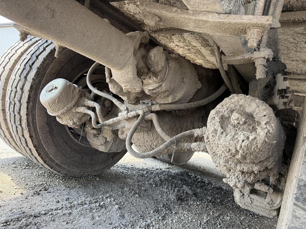 Used 1999 Mack Potato Bulk Box On Mack Truck