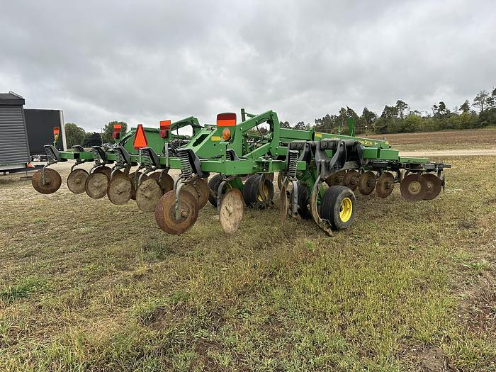 Used John Deere 2700 7 Shank Disk Ripper