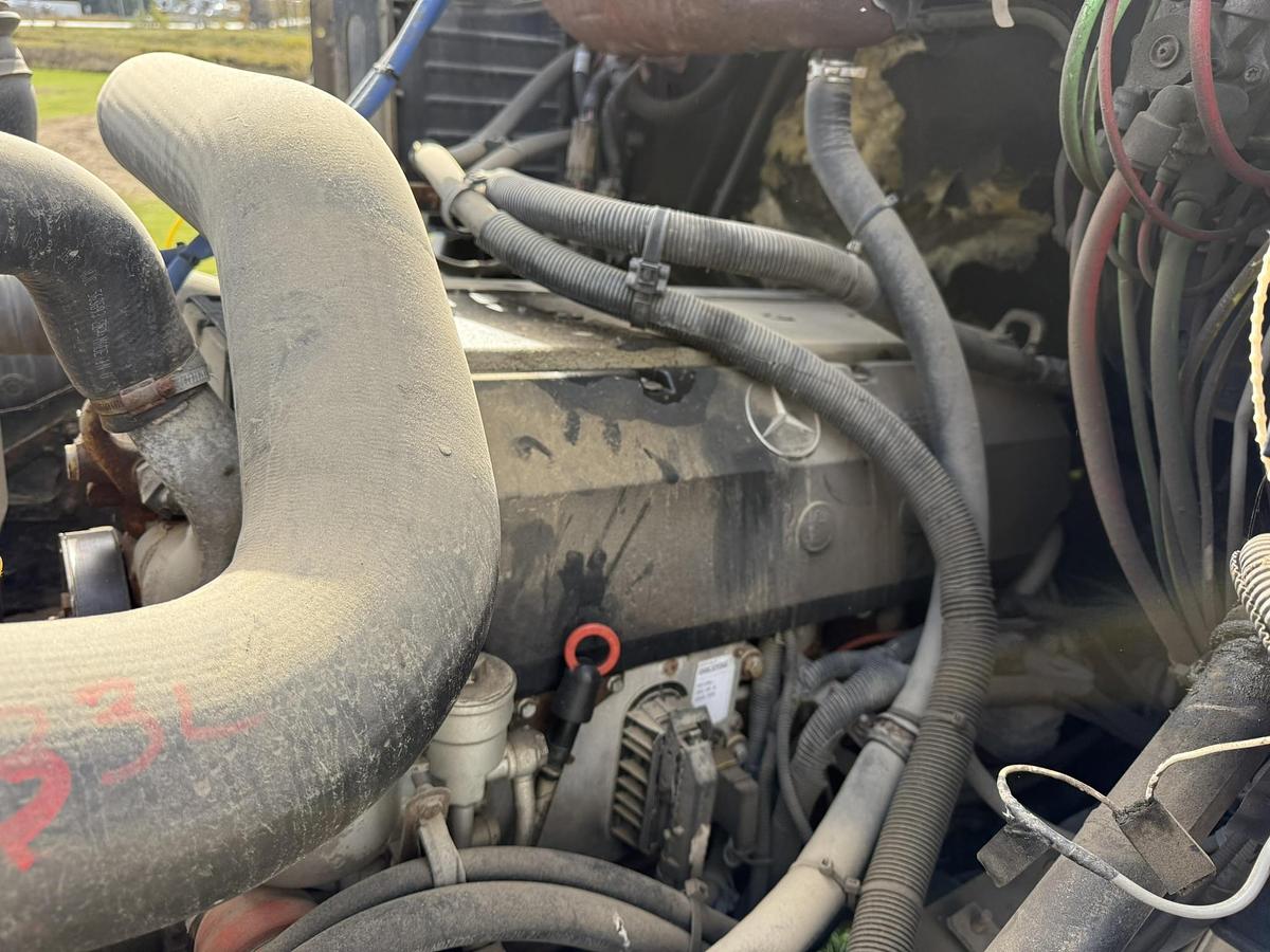 Used 2003 Sterling Willmar 16 Ton Seed Tender