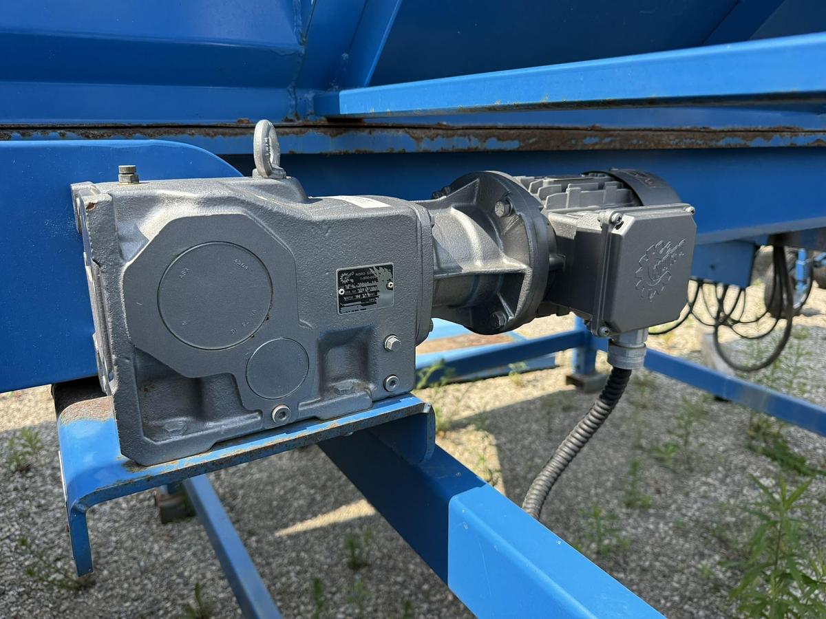 Used WBM 250 CWT (25 ton) Hopper Even Flow