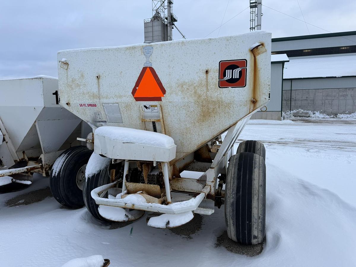 Used Willmar Super 800, 8 ton, Float Tires, Stainless Hopper