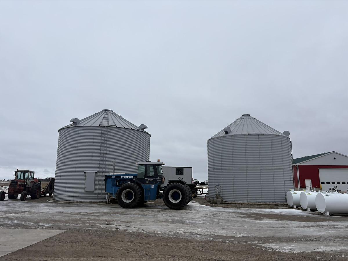 Used 2 Graneries For Sale, Vented Floors, Sweep Auger