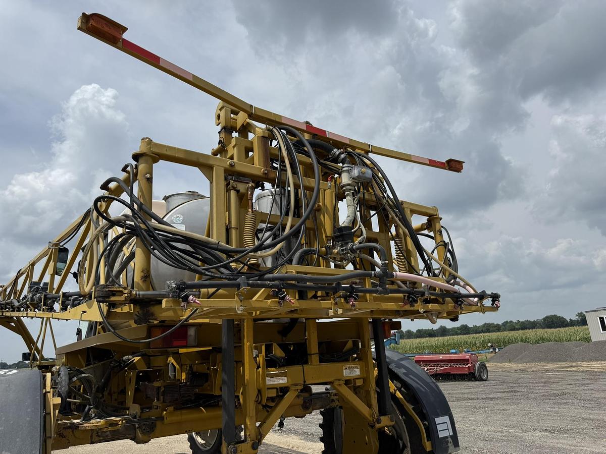 Used 2003 Rogator 1064, 1060 Gallon Tank, 90' Boom, Raven