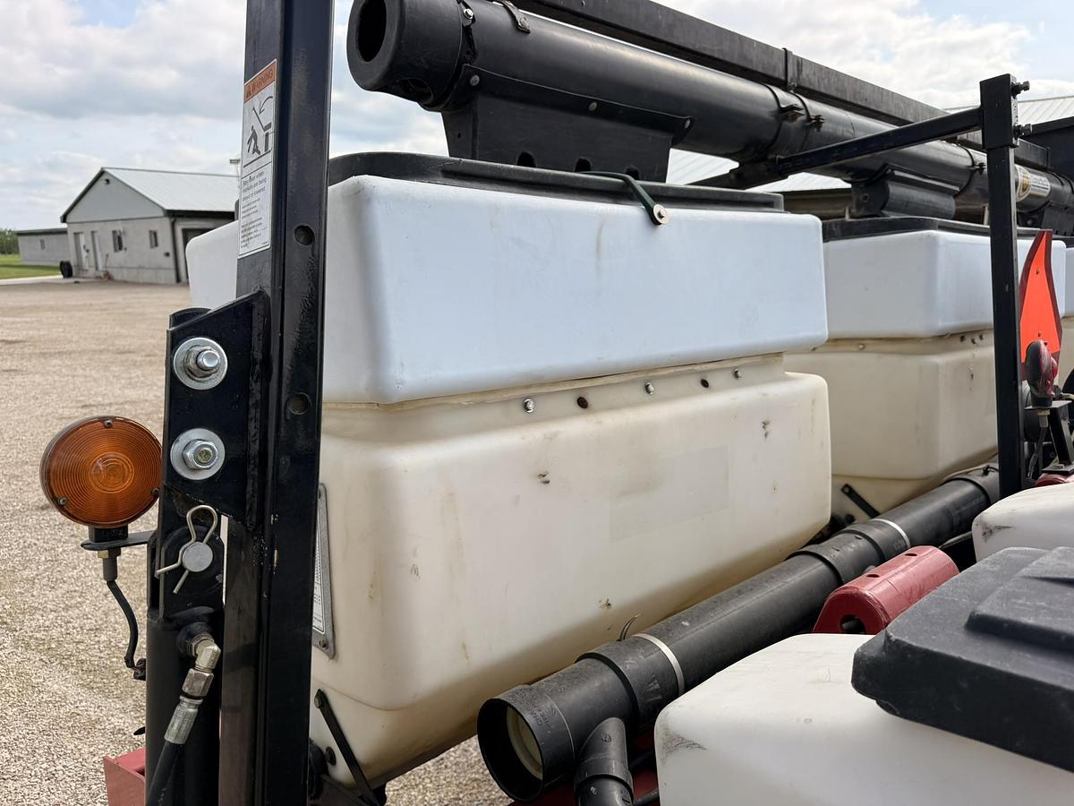 Used 2005 White 8106 6 Row Corn Planter, Precision Row Units