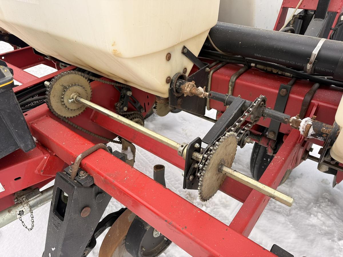 Used 2005 White 8106