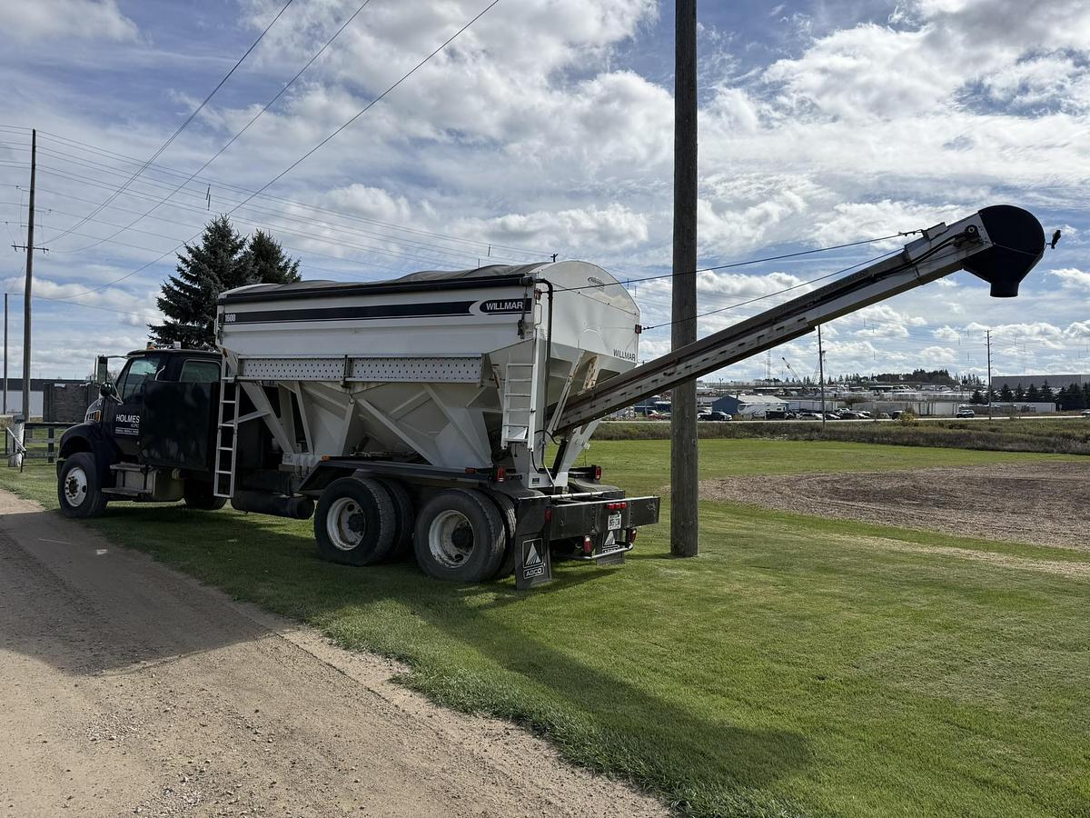 Used 2003 Sterling Willmar 16 Ton Seed Tender