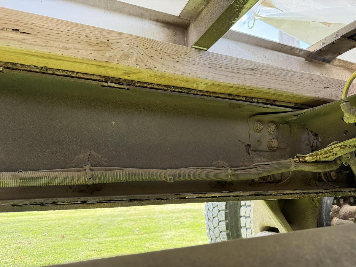 Used 2003 Sterling Willmar 16 Ton Seed Tender