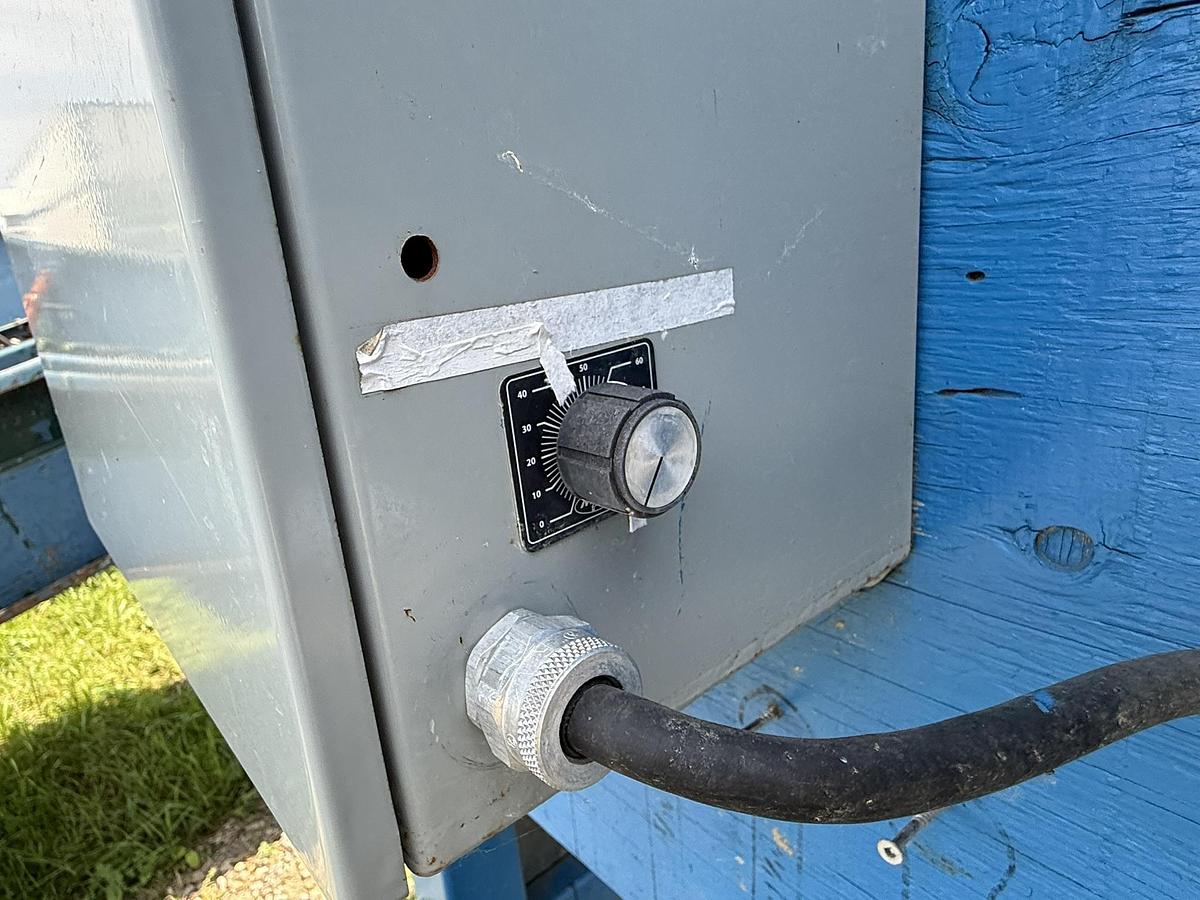 Used WBM 250 CWT (25 ton) Hopper Even Flow