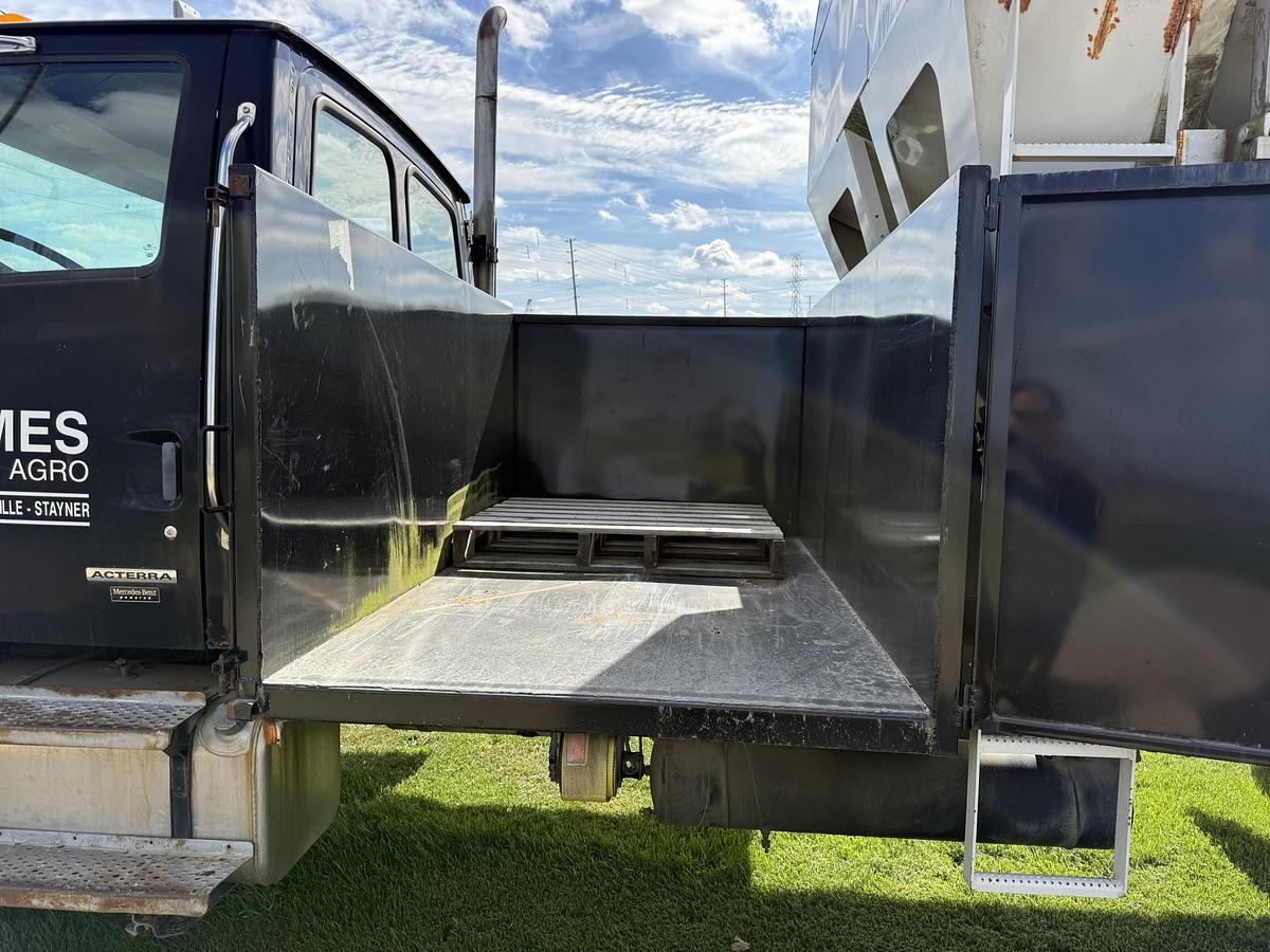 Used 2003 Sterling Willmar 16 Ton Seed Tender