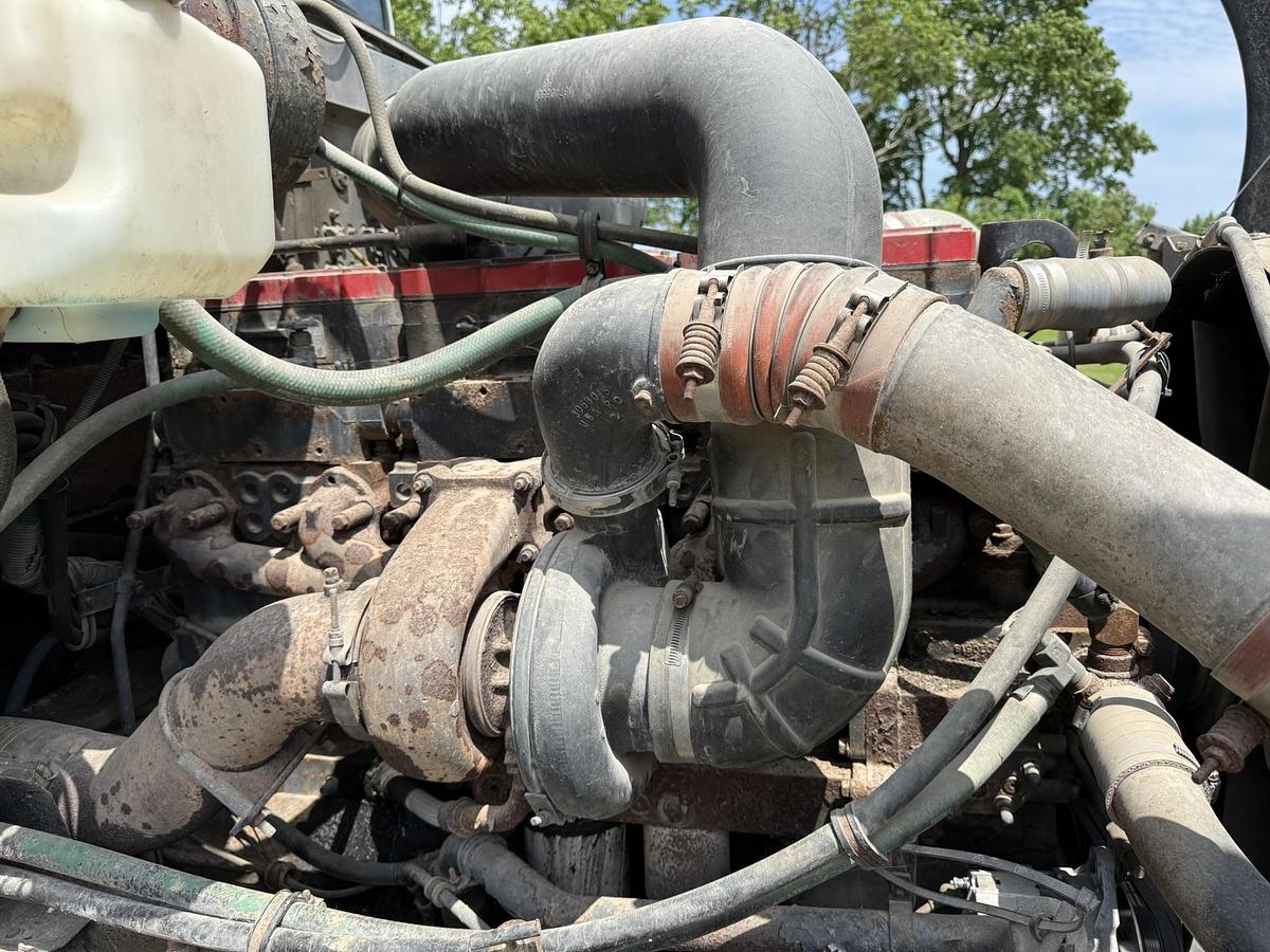 Used 1995 International Adam's 16 Ton Side Shooter Tender Box