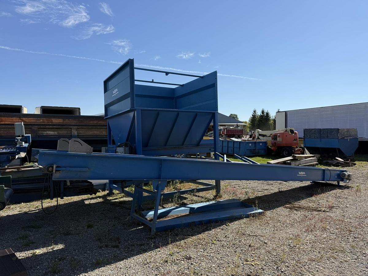 Used WBM 250 CWT (25 ton) Hopper Even Flow With 28' Flighted Lead In