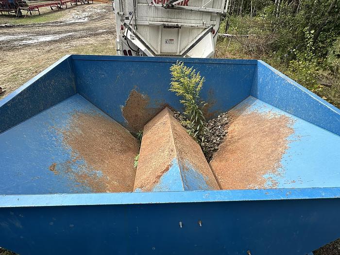 Used Alliston Machinery 150 CWt Hopper With Dirt Eliminator