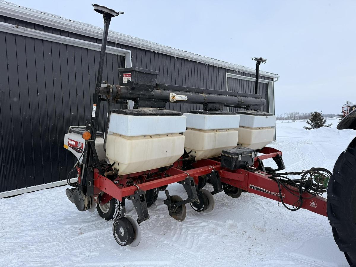 Used 2005 White 8106