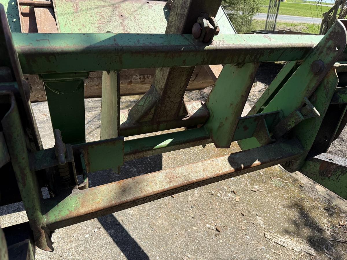 Used 1985 John Deere 1640 Loader Tractor