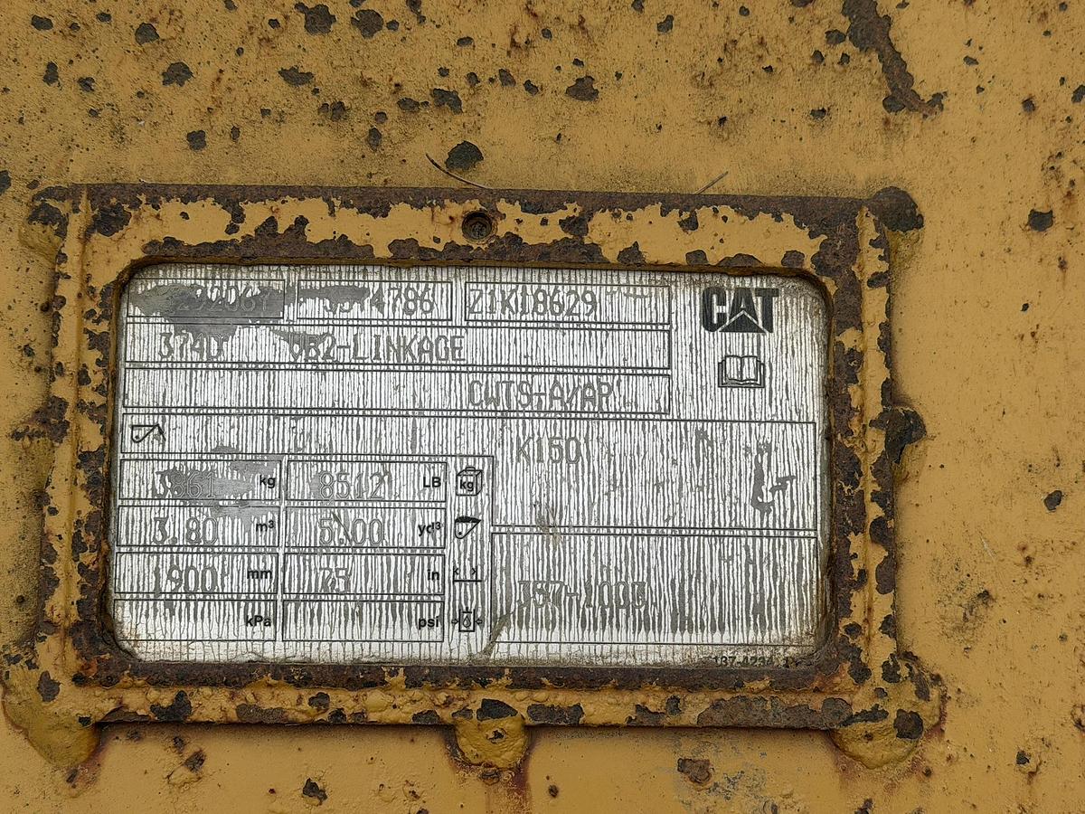 Used Caterpillar 374D 5 Yard, 75" Tooth Bucket