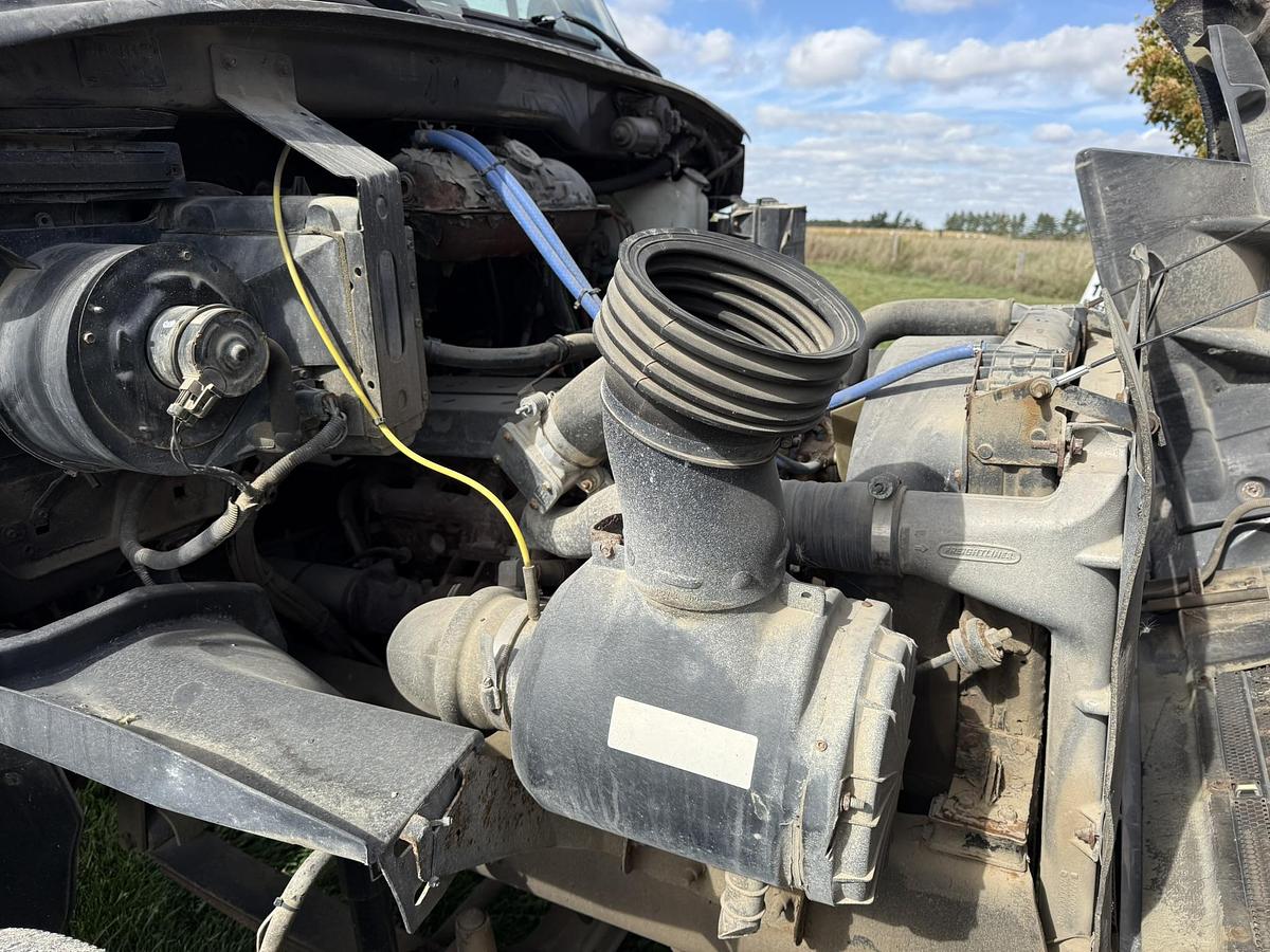 Used 2003 Sterling Willmar 16 Ton Seed Tender