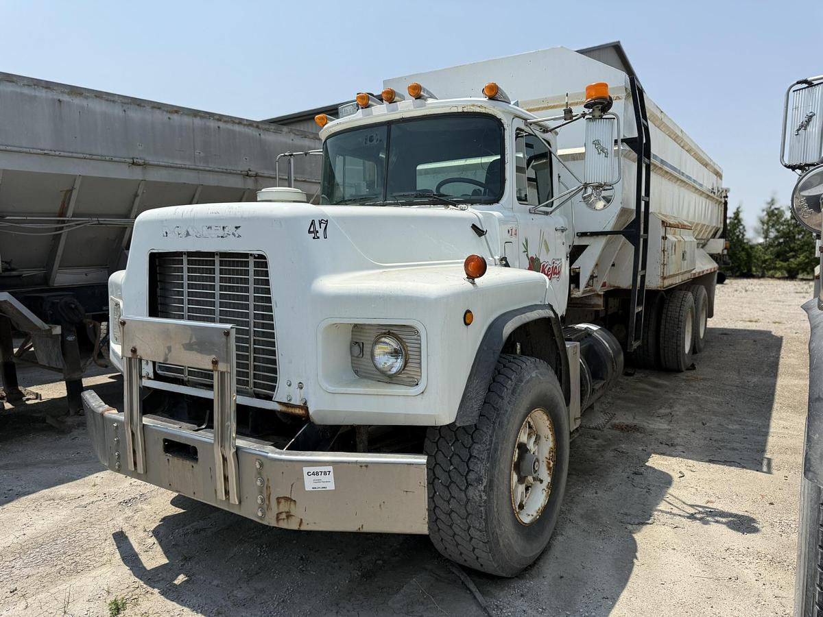 Used 1997 Mack Potato Bulk Box On Mack Truck