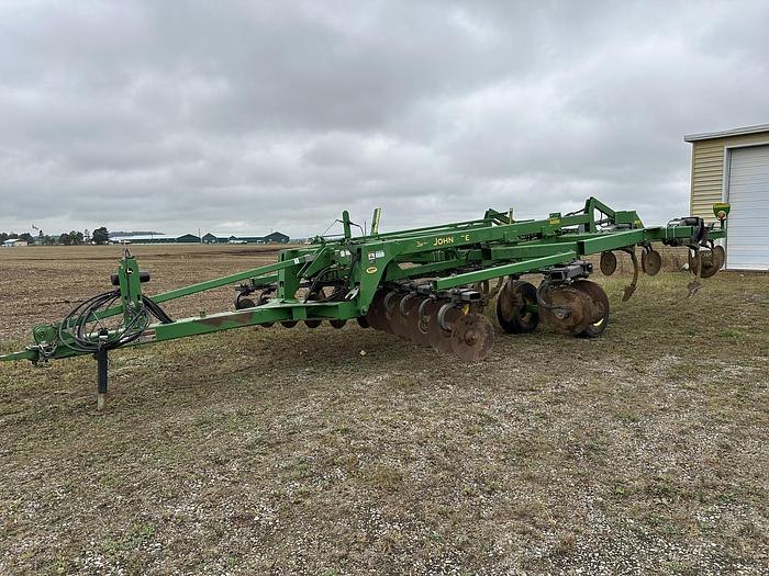 Used John Deere 2700 7 Shank Disk Ripper
