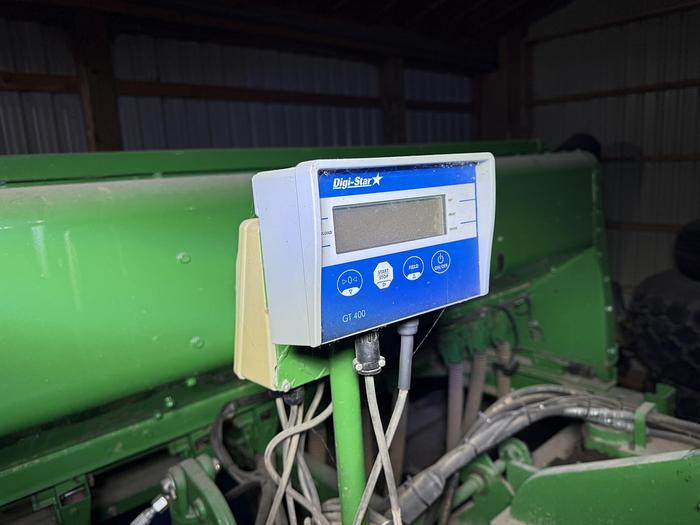 Used 2013 John Deere 455 35', Markers, Scale