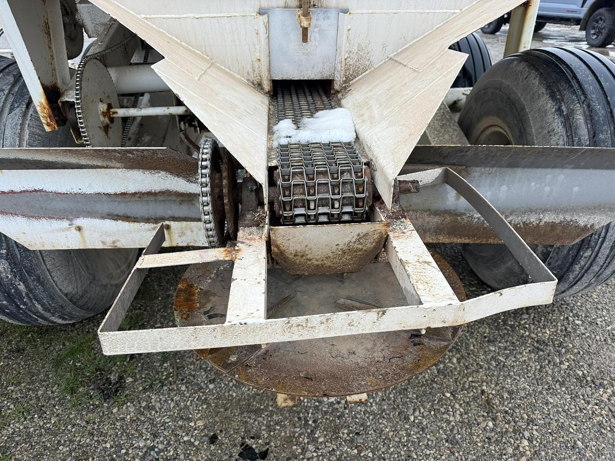 Used Simonsen 8 Ton Spreader