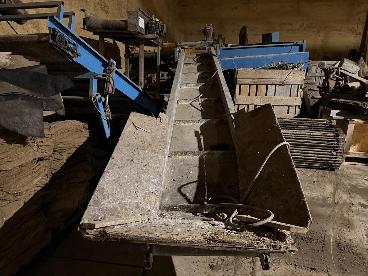 Used Alliston Machinery 16' Long By 22" Wide Belt Elevator Conveyor