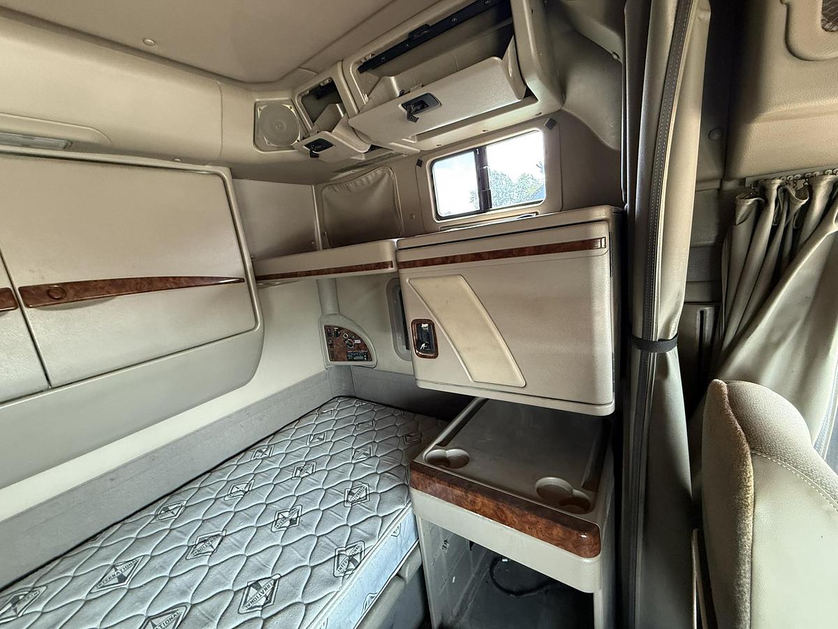 Used 2005 International 9200i