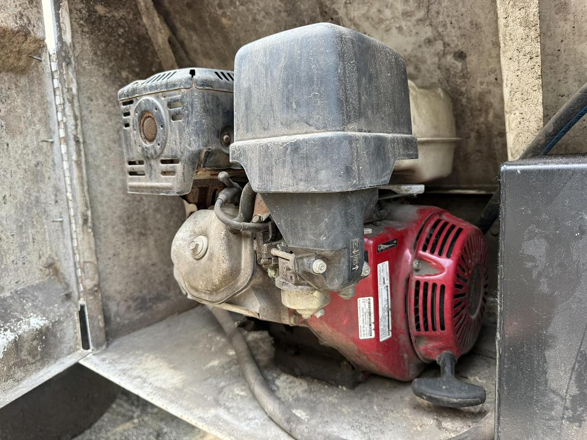 Used 1999 Mack Potato Bulk Box On Mack Truck