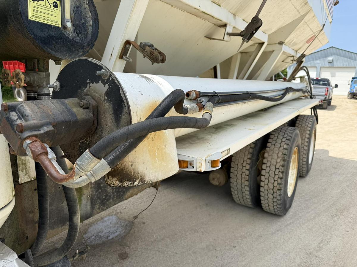 Used 1995 International Adam's 16 Ton Side Shooter Tender Box